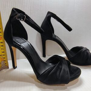 Elegant Whote House Black Market  Women's Heels